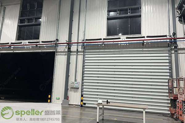 密封保溫提升門助力工廠電動(dòng)門改造，速度抗風(fēng)雙重保障