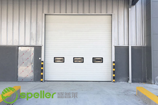 密封工業(yè)提升門：工廠電動門改造新選擇，抗風保溫更節(jié)能